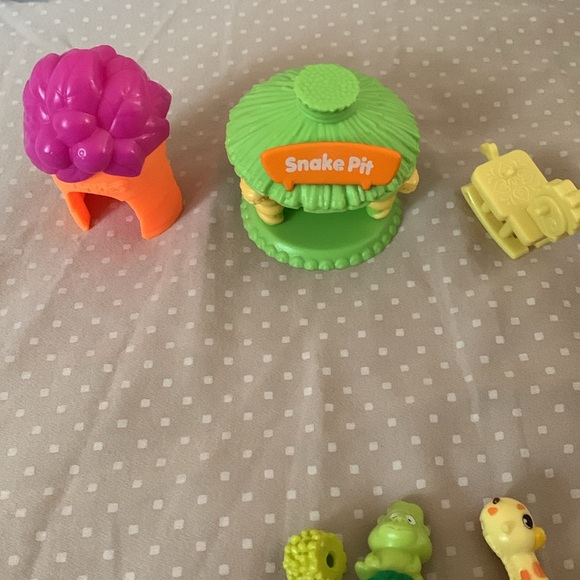 Squinkies and Squinkies Do Drops lot with random accessories. + some other toys! - Picture 4 of 5